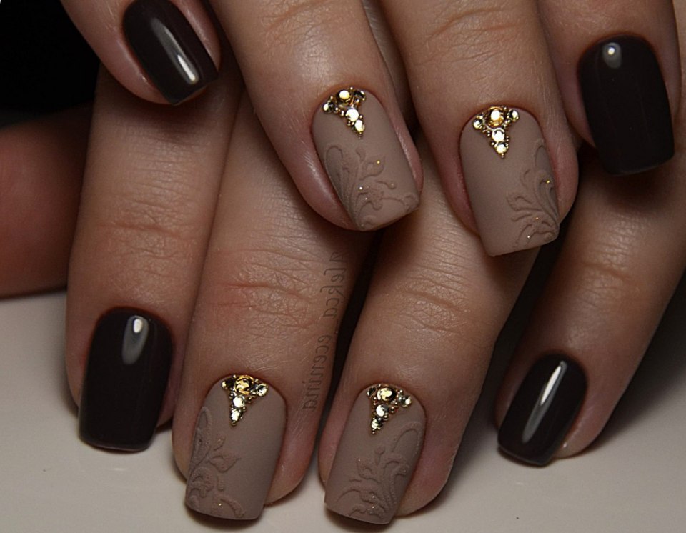 Маникюр шеллак коричневый