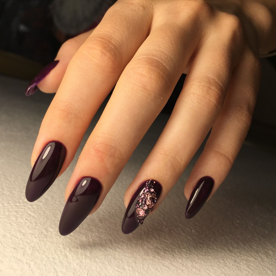 Коричневый маникюр