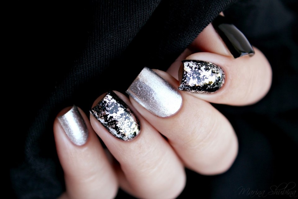 Новогодний маникюр черный с серебром