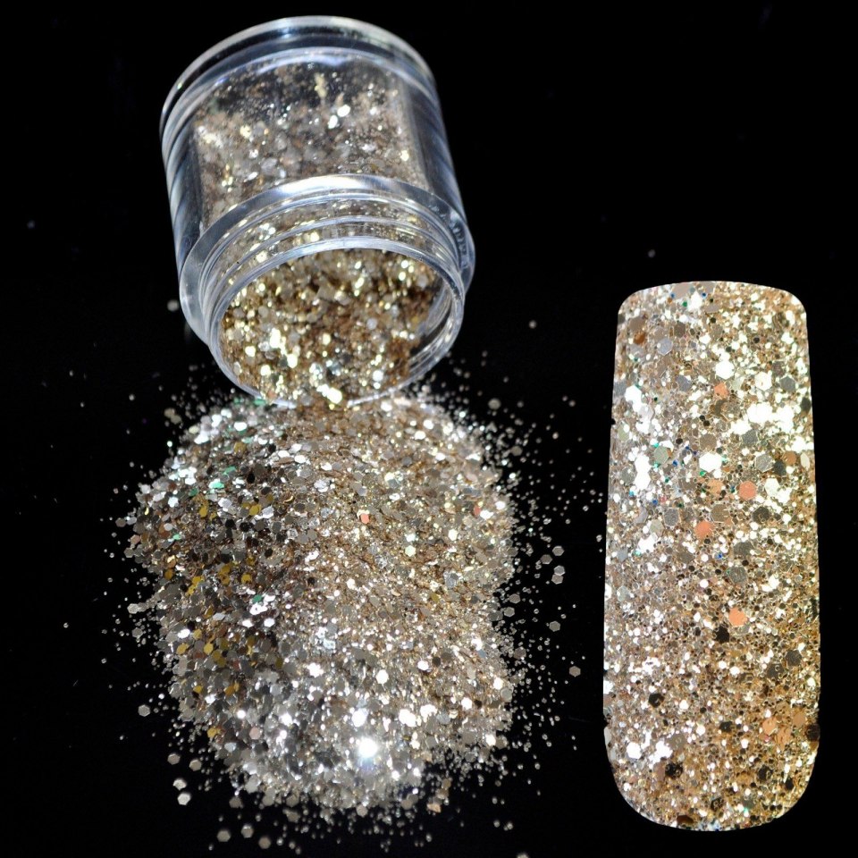 Серебристый маникюр