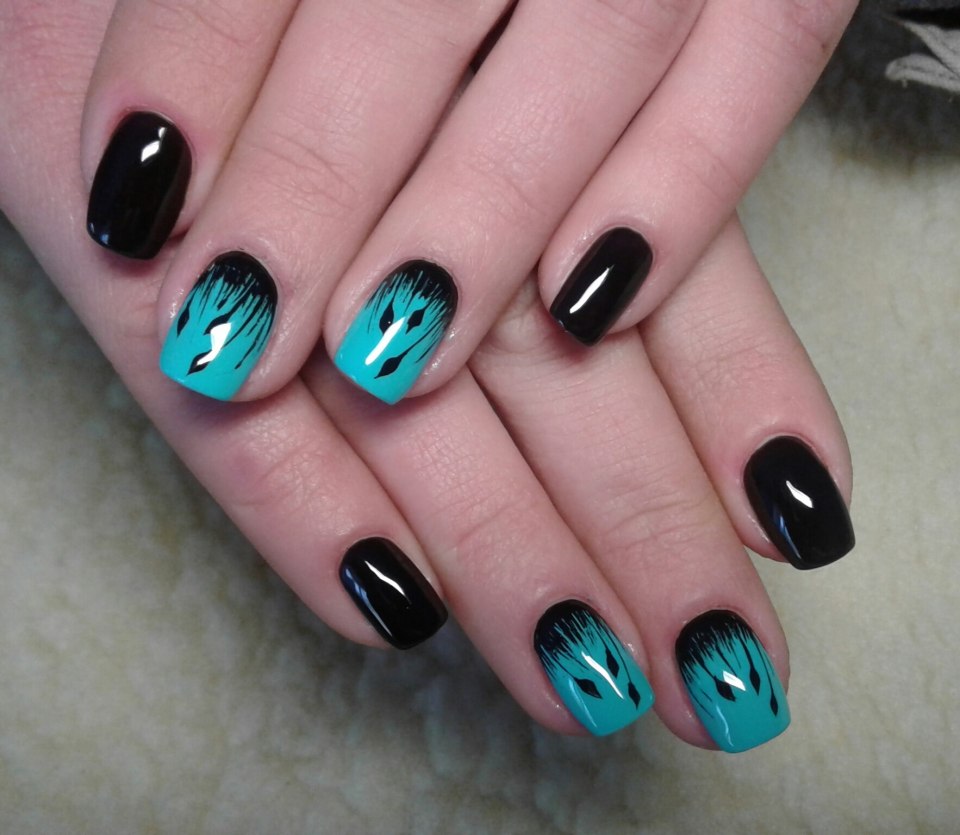 Маникюр черный с бирюзовым