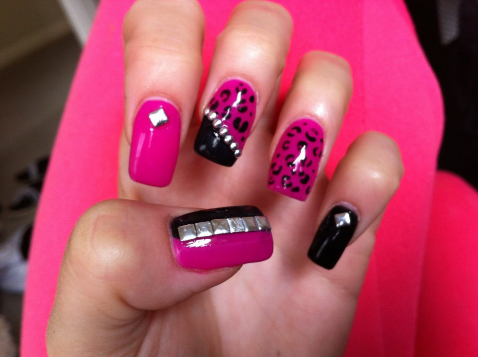 Ногти фуксия с черным