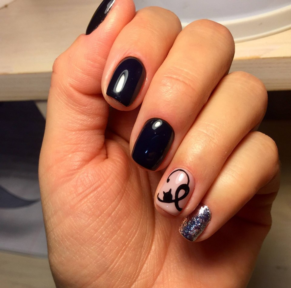 Маникюр с кошками