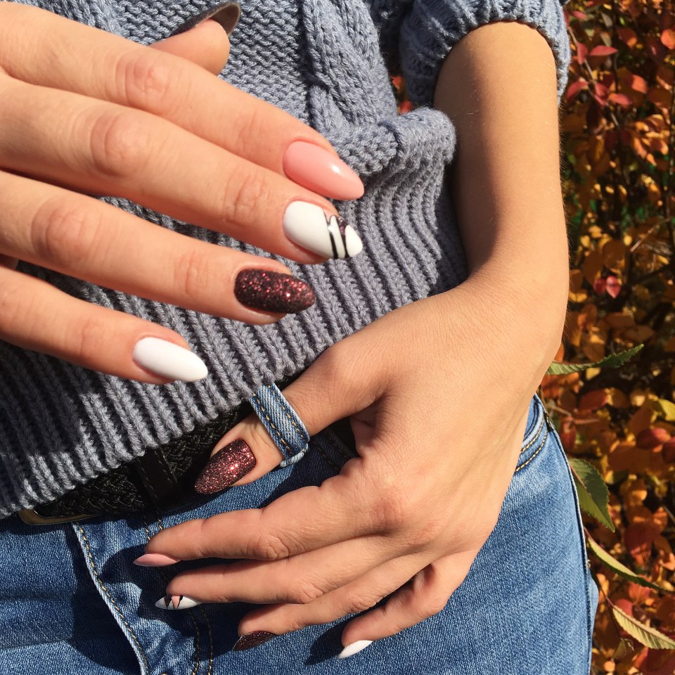 Разноцветный маникюр осень 2021