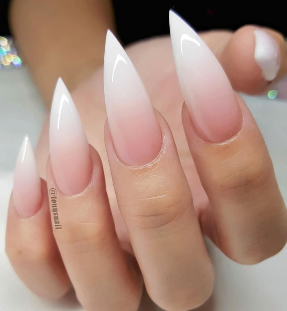 Ногти острые светлые