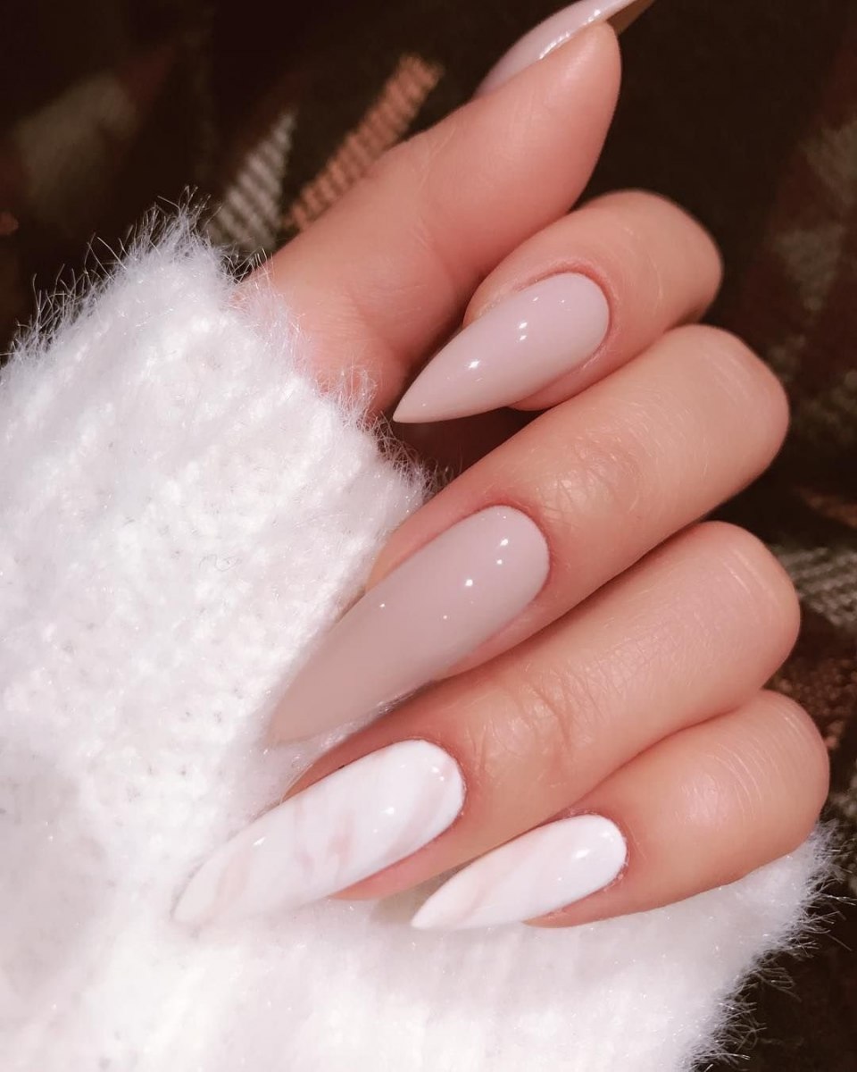 Ногти острые светлые