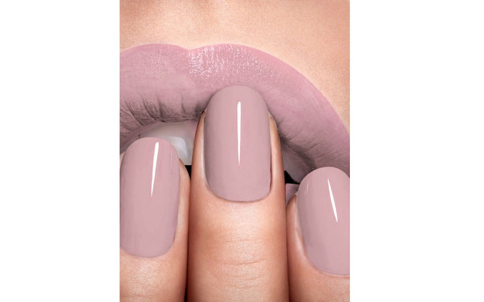 Ногти розовые прозрачные матовые