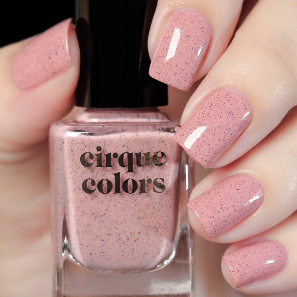 Маникюр цвета пыльной розы