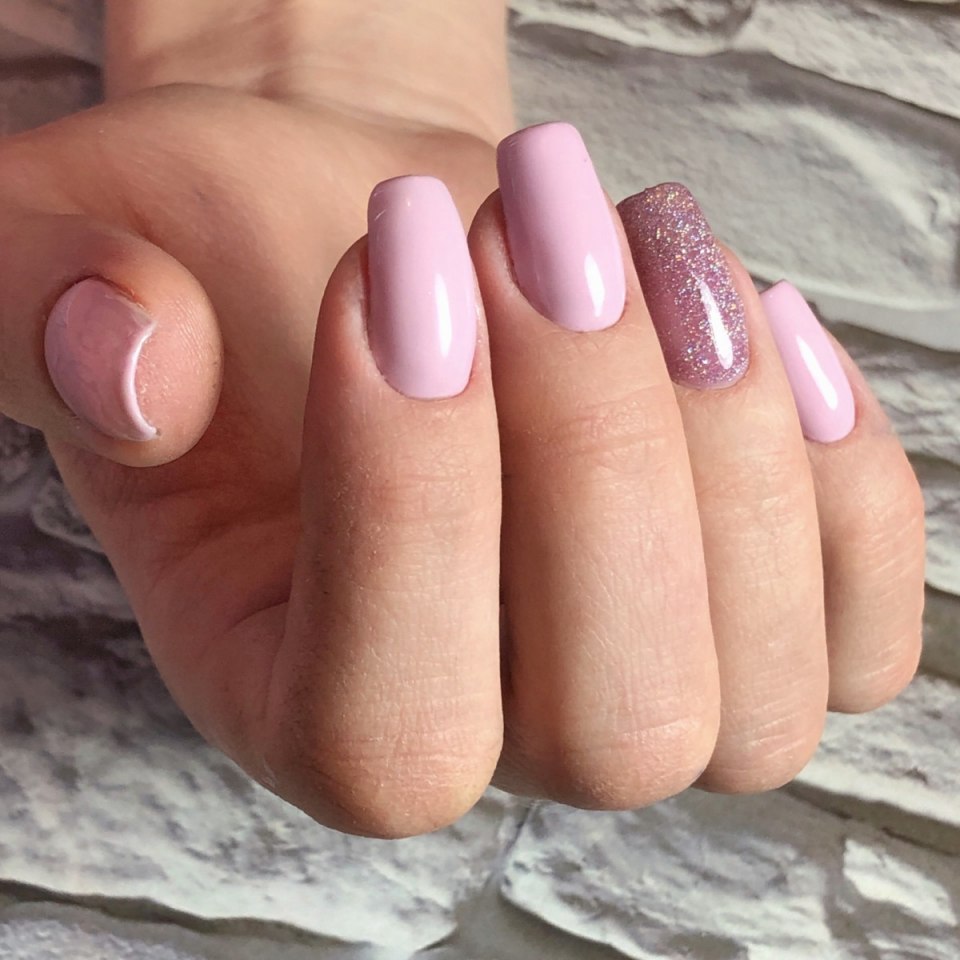 Ногти розовые однотонные