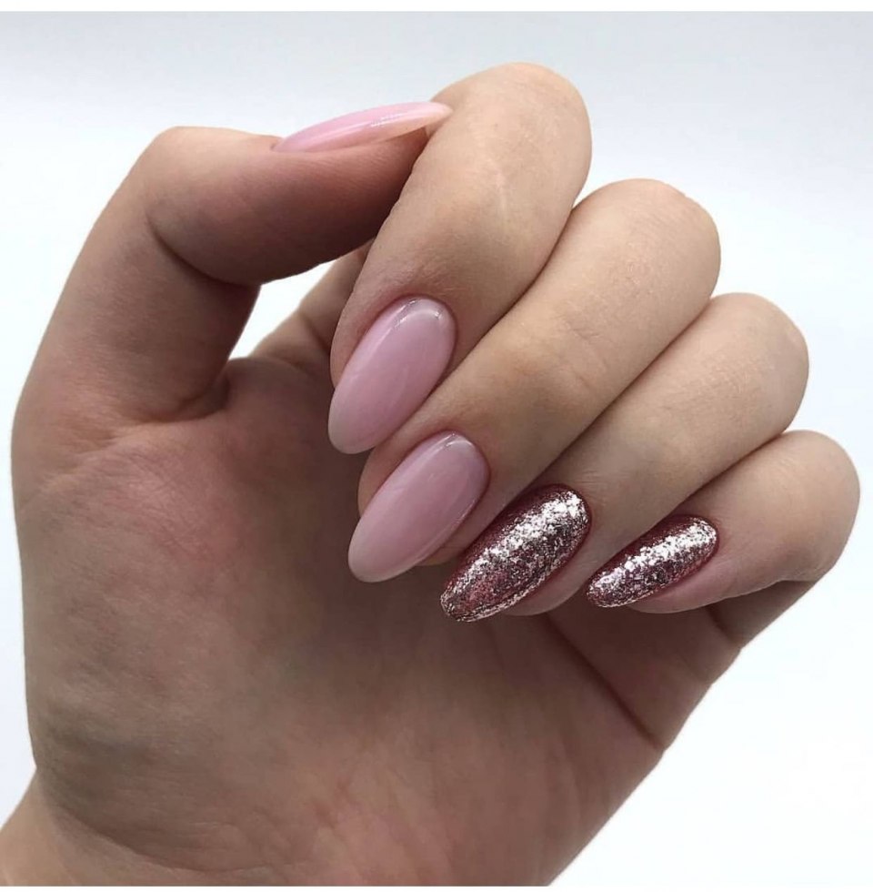 Пыльно розовые ногти