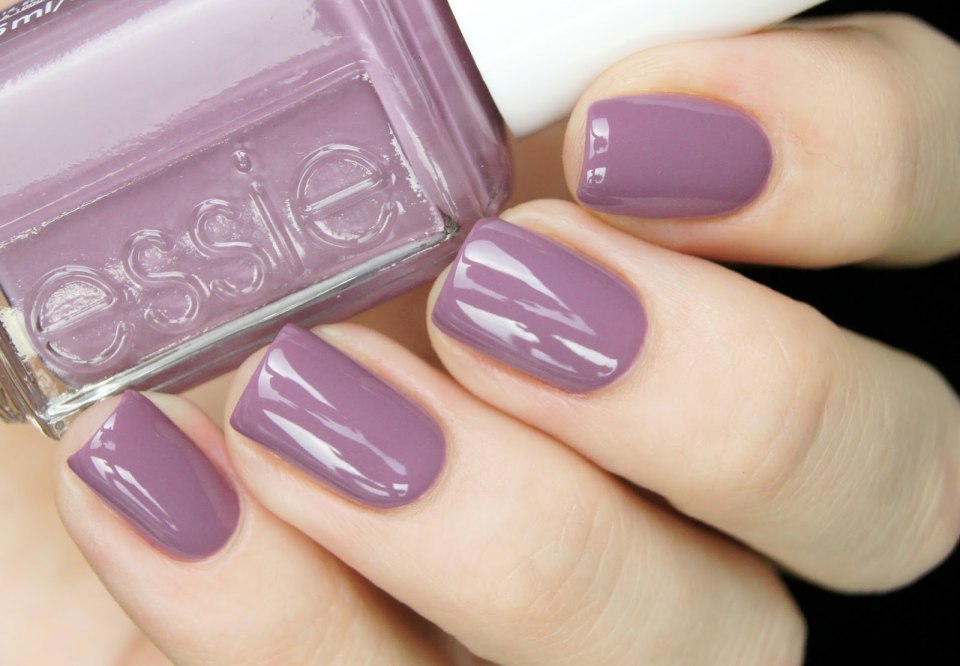 Лак Essie сиреневый