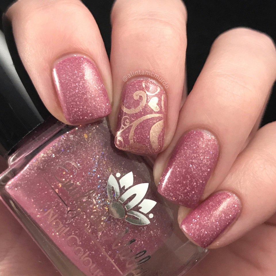 Розовокаричневый маникюр