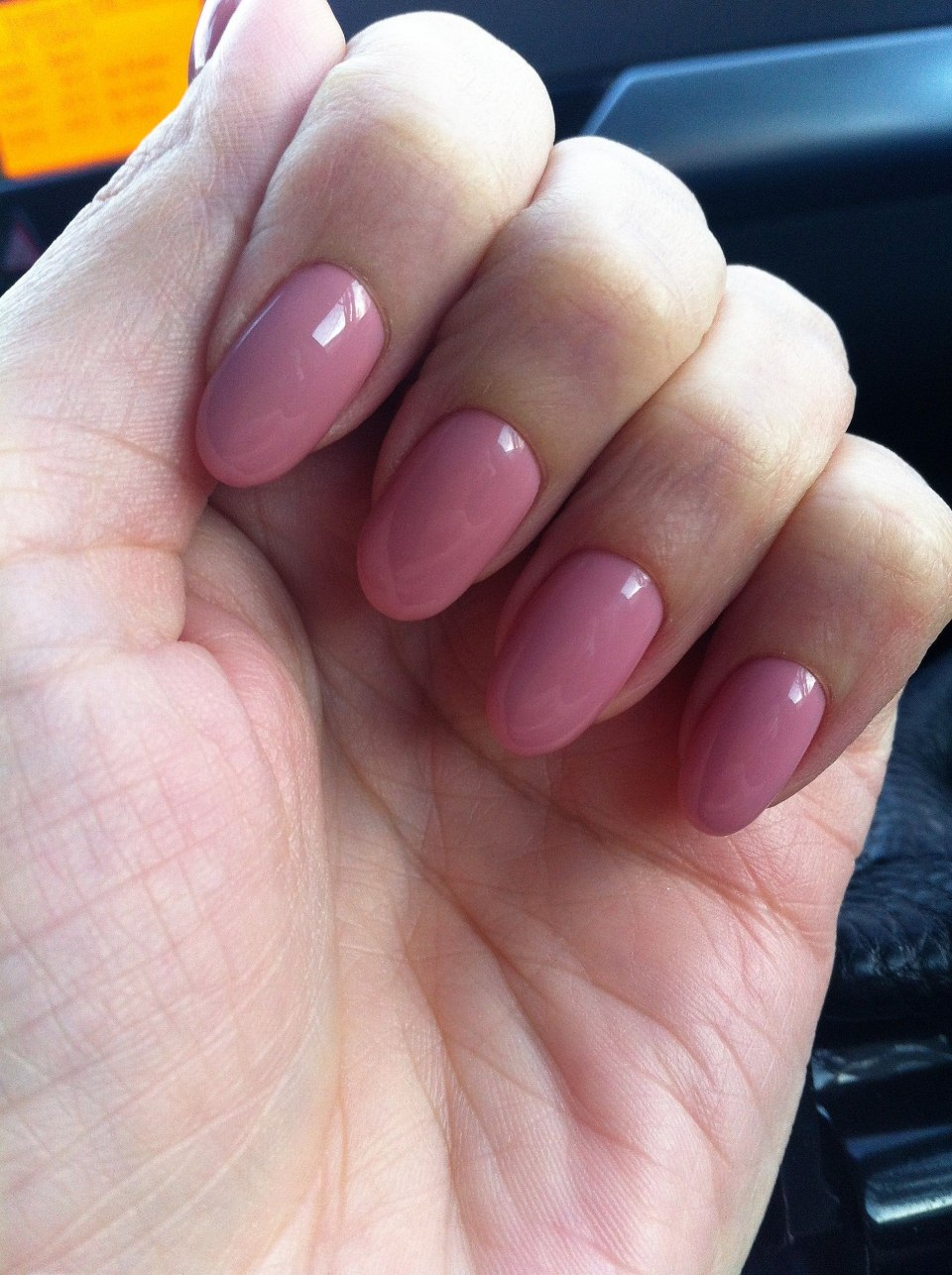 Пыльно розовый маникюр на короткие ногти