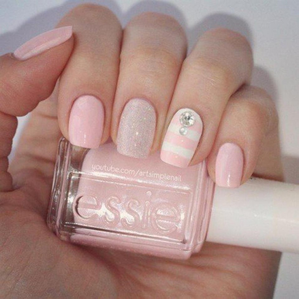 Маникюр светло розового цвета