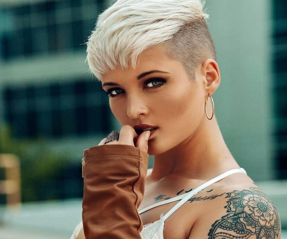 Стрижка ("Pixie", "Undercut")