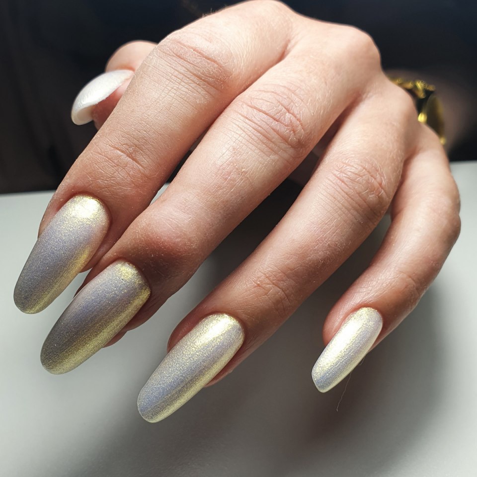 Молочный маникюр