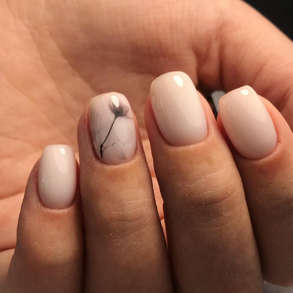 Камуфляжный маникюр молочный