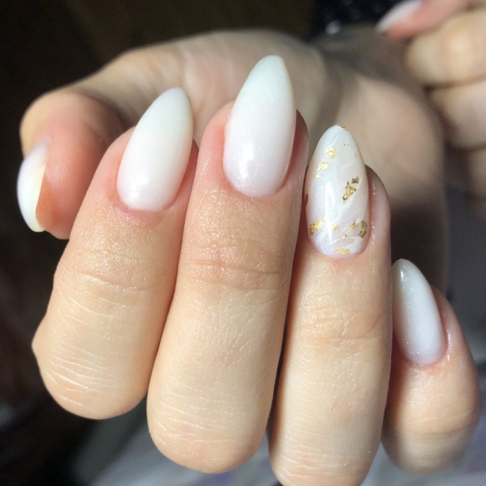 Молочные ногти маникюр длинные