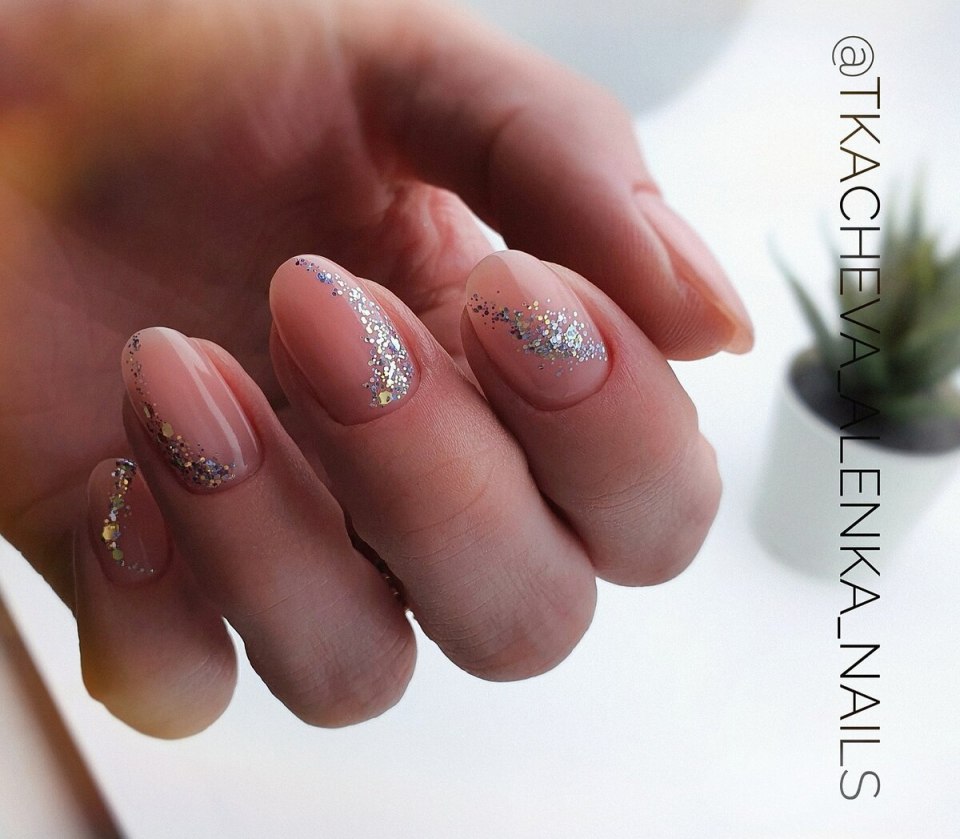 Ногти камуфляж с блестками миндаль