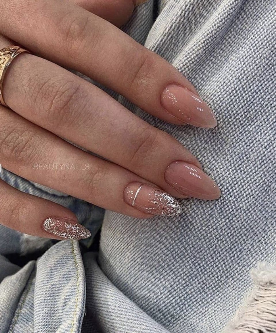 Маникюр с блёсткаююююю