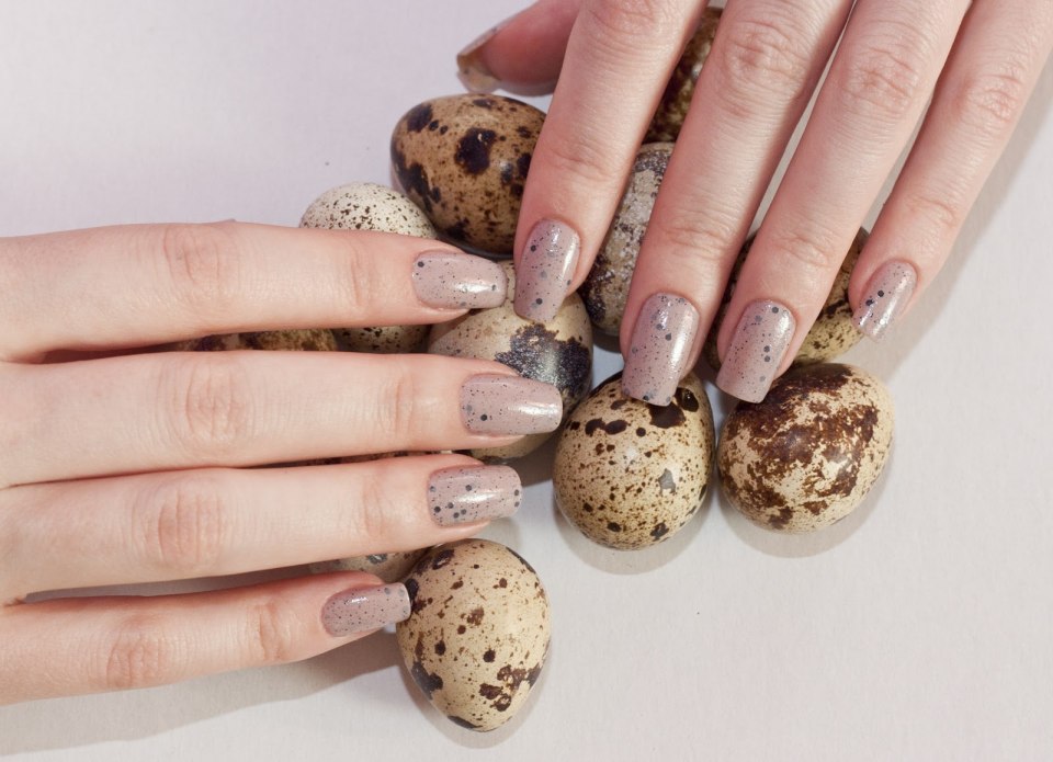 Маникюр горчичного цвета матовый