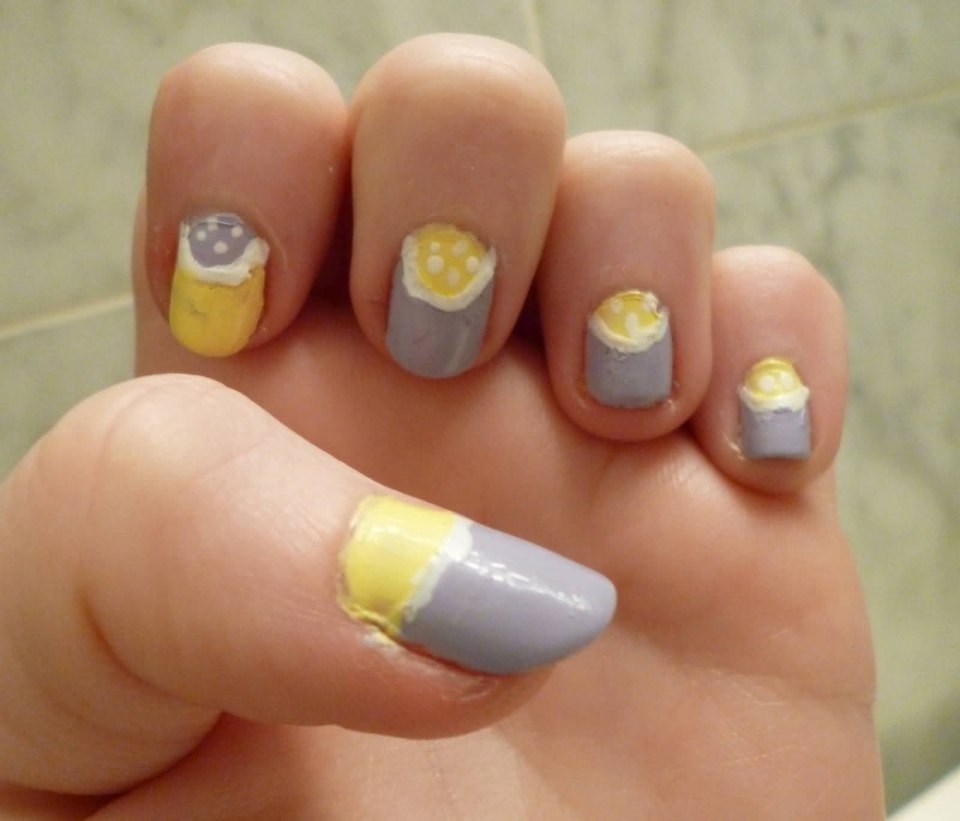 Педикюр желтый с серым