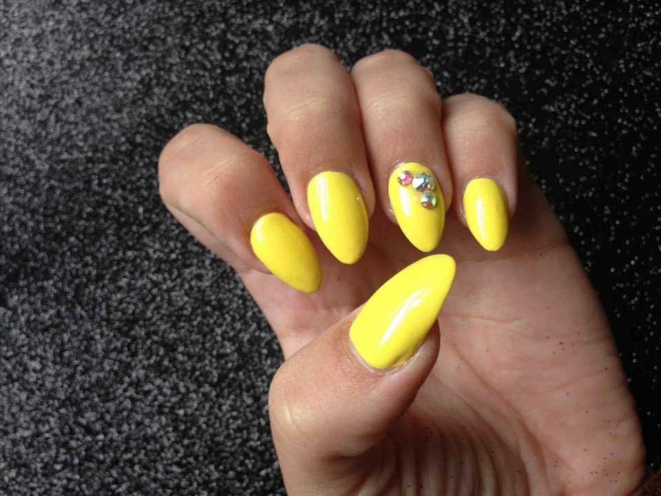 Неоновые матовые ногти