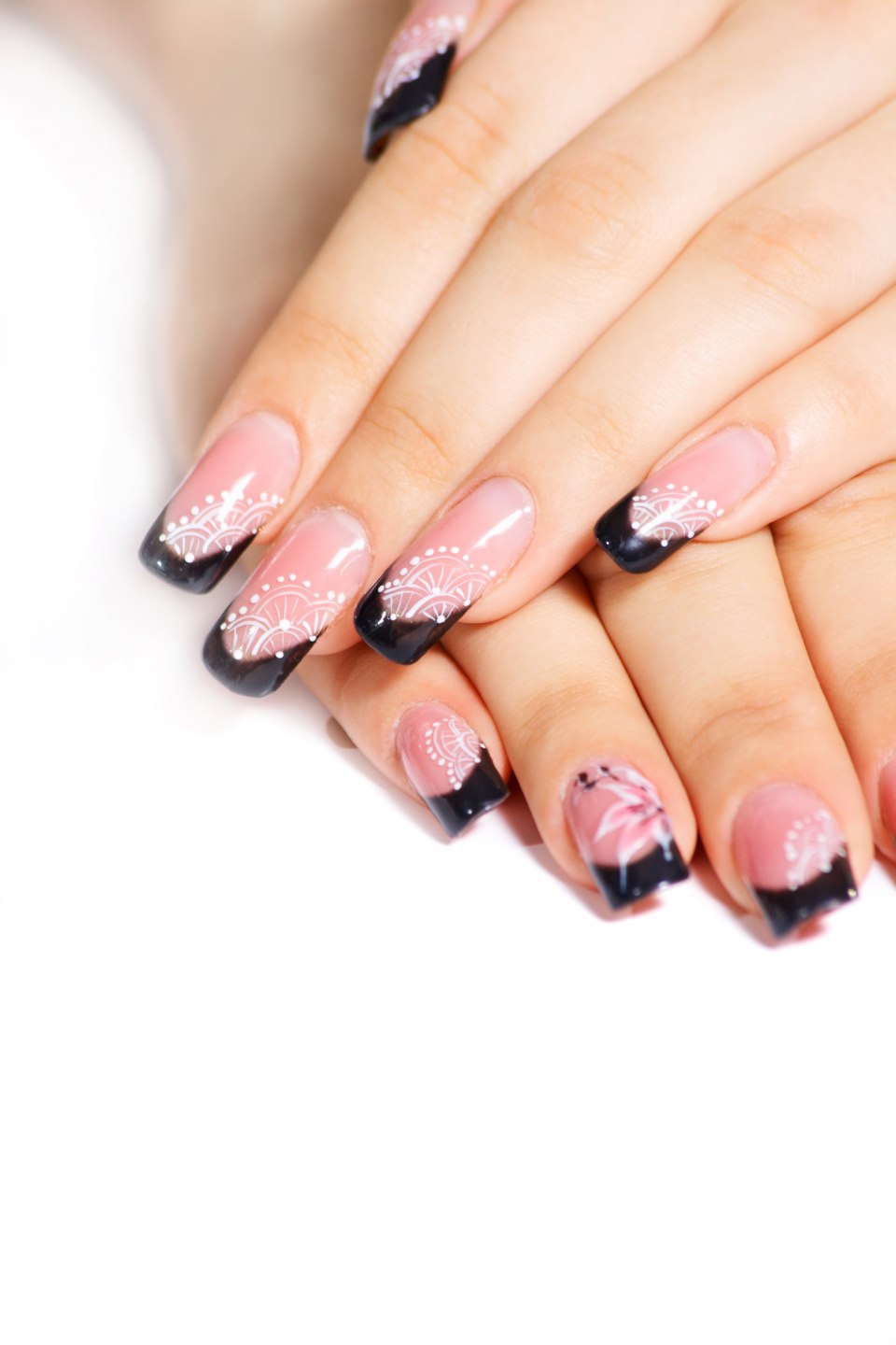 Френч на овальных ногтях