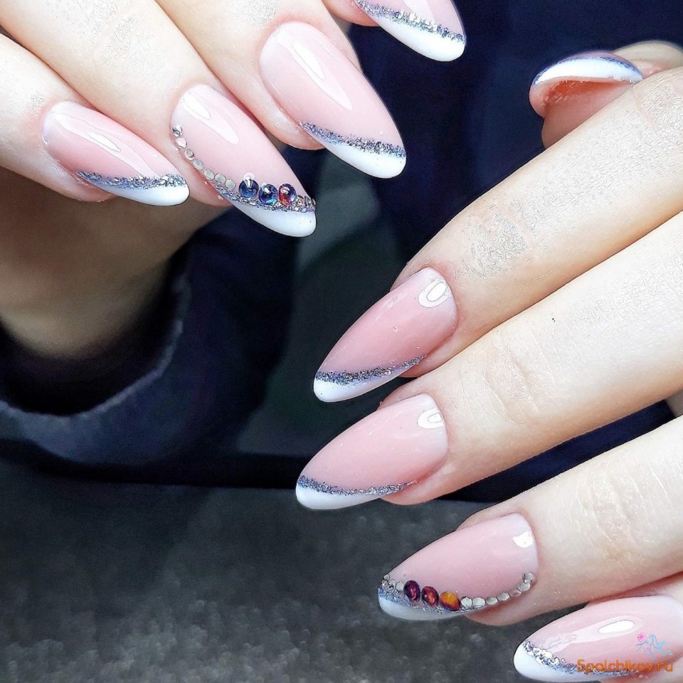 Маникюр френч белый с серебром на квадратные