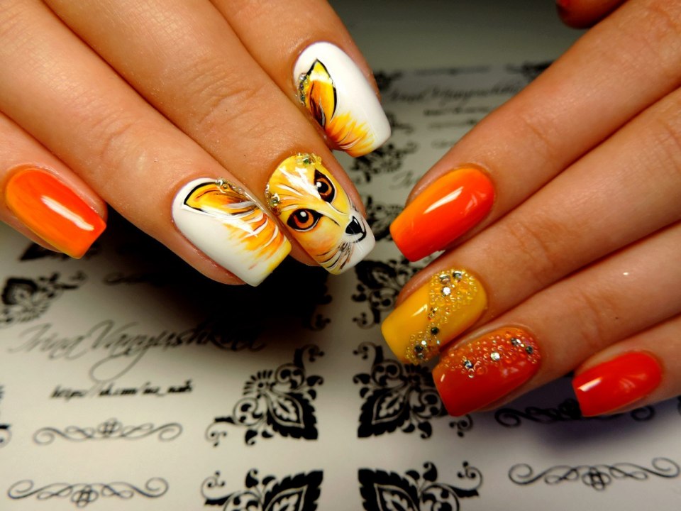 Яркий осенний маникюр