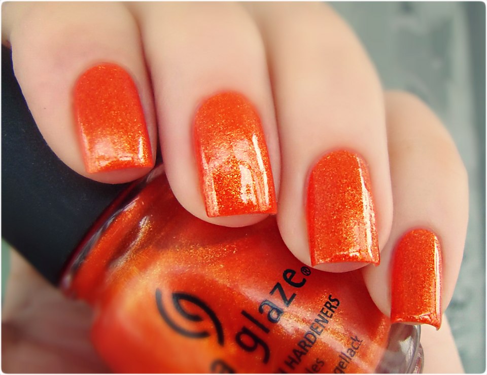 Лак для ногтей морковного цвета