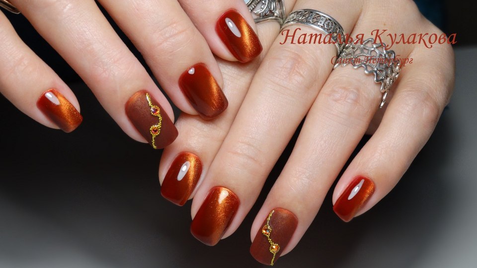 Оранжевый кошачий глаз маникюр