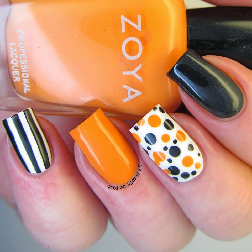 Маникюр оранжевый с золотом