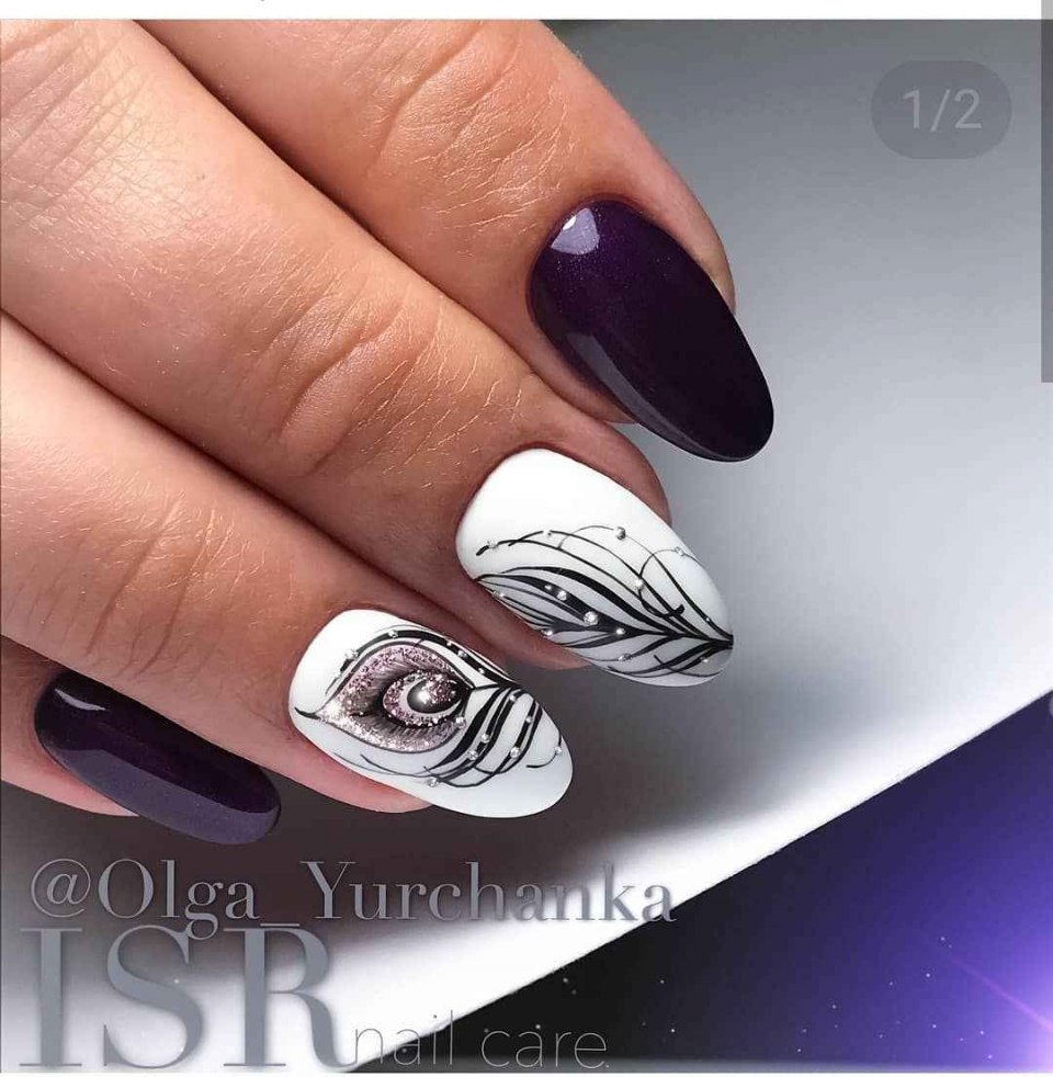 Маникюр мятный с пером