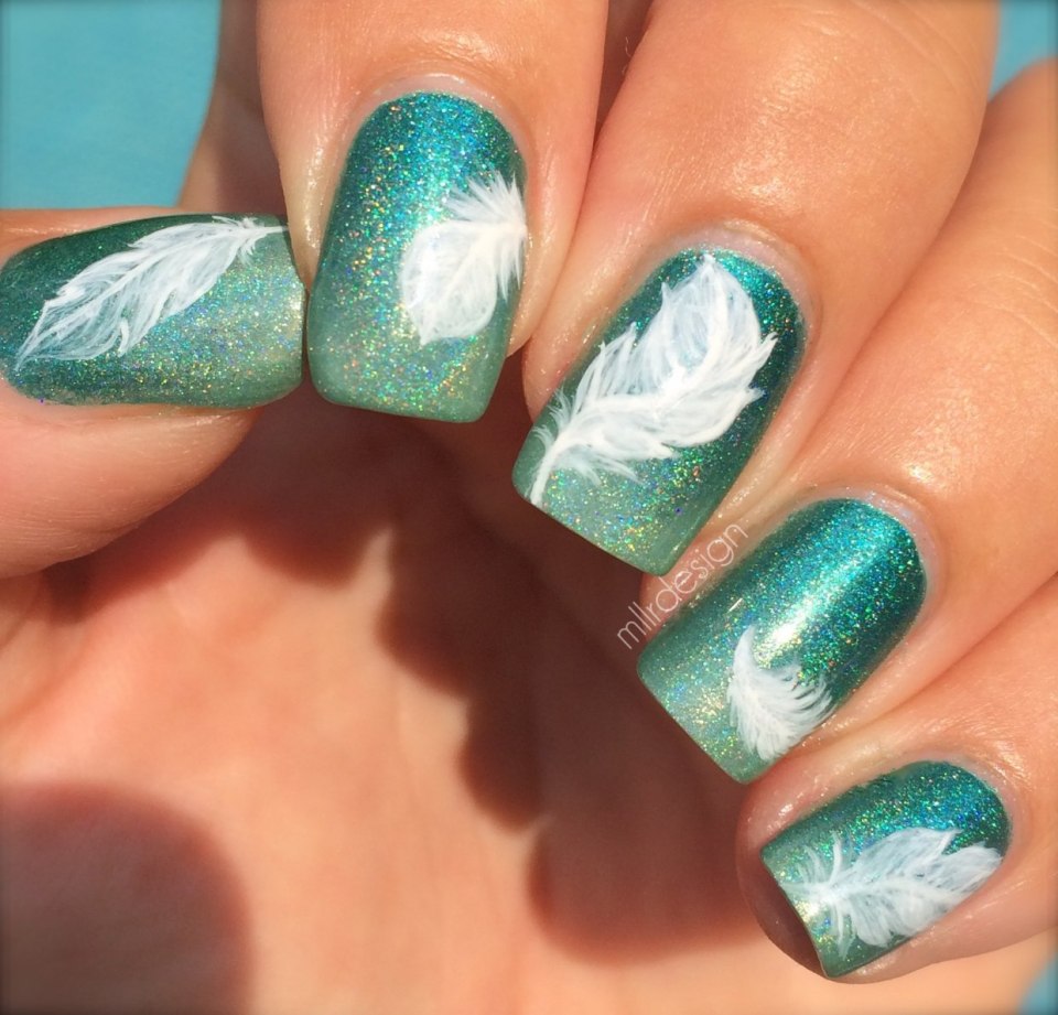 Синий маникюр с наклейками