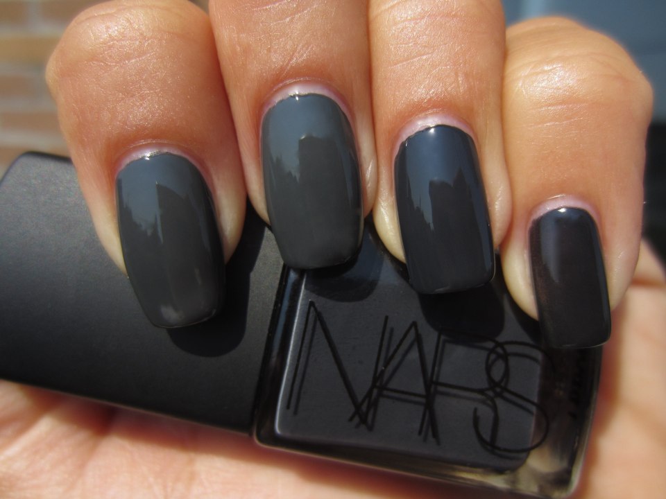 Маникюр цвет графит