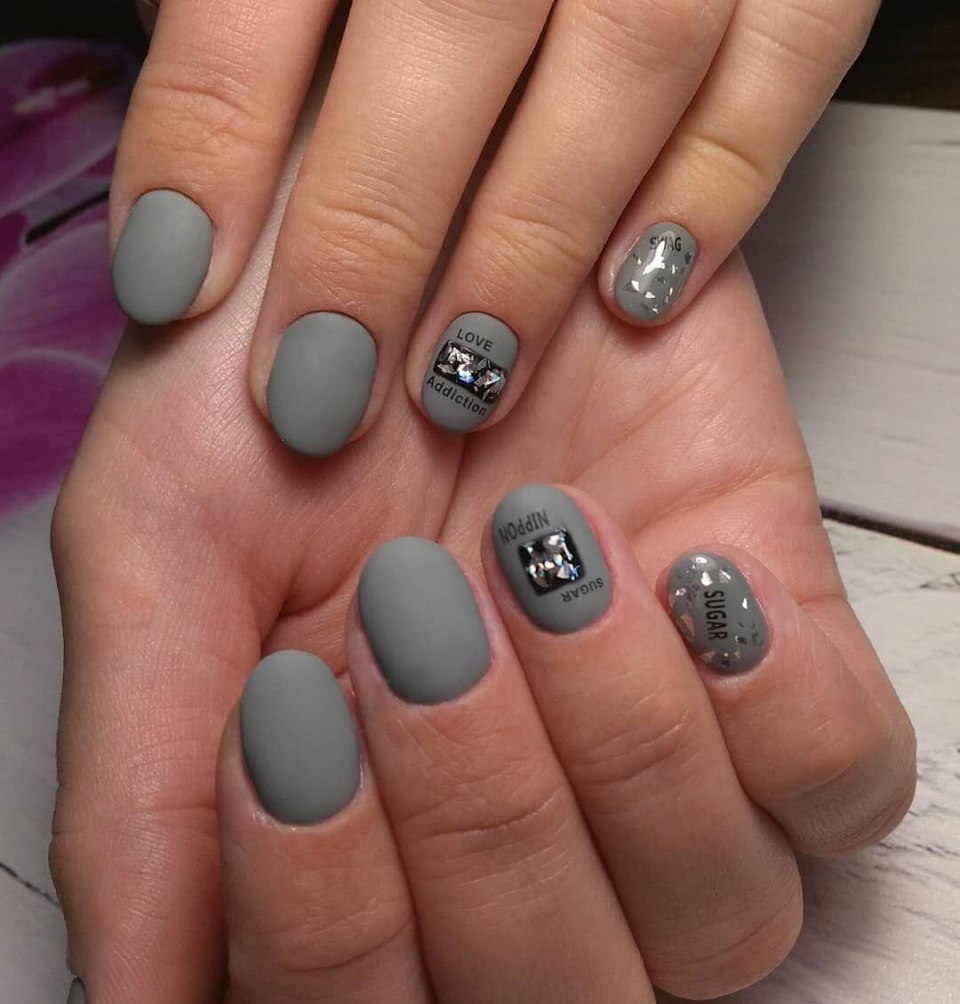 Маникюр цвет графит