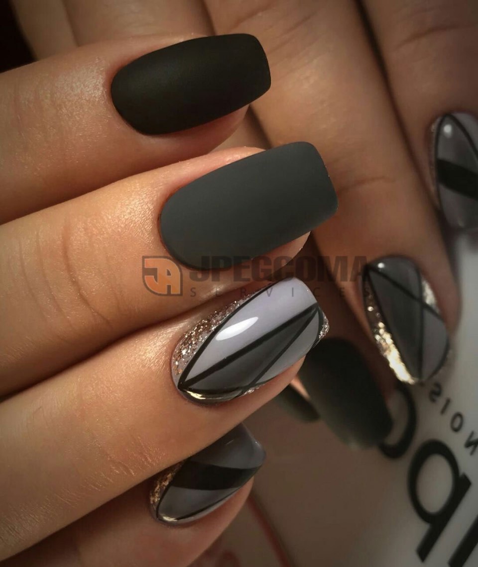Темно серые матовые ногти