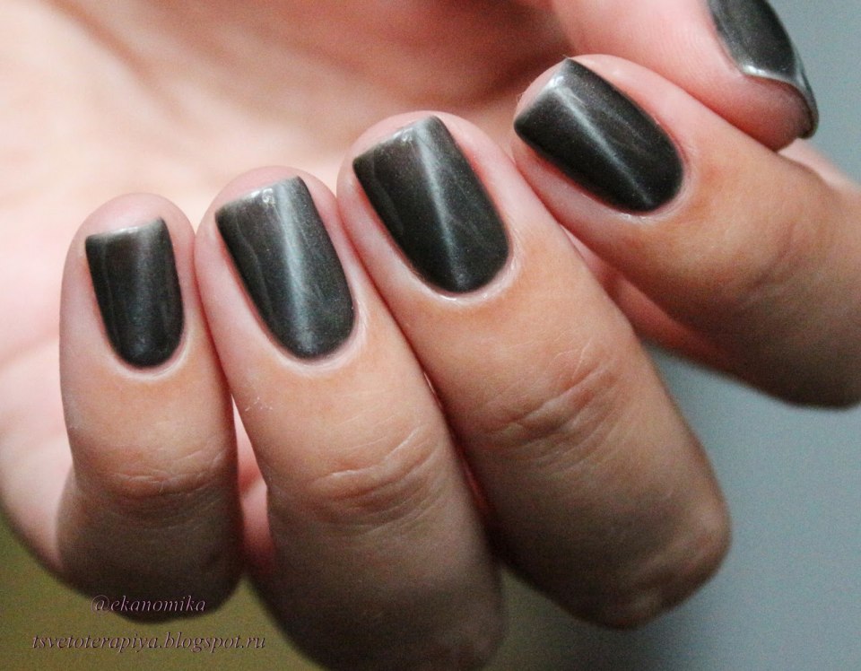 Серый матовый маникюр на короткие ногти