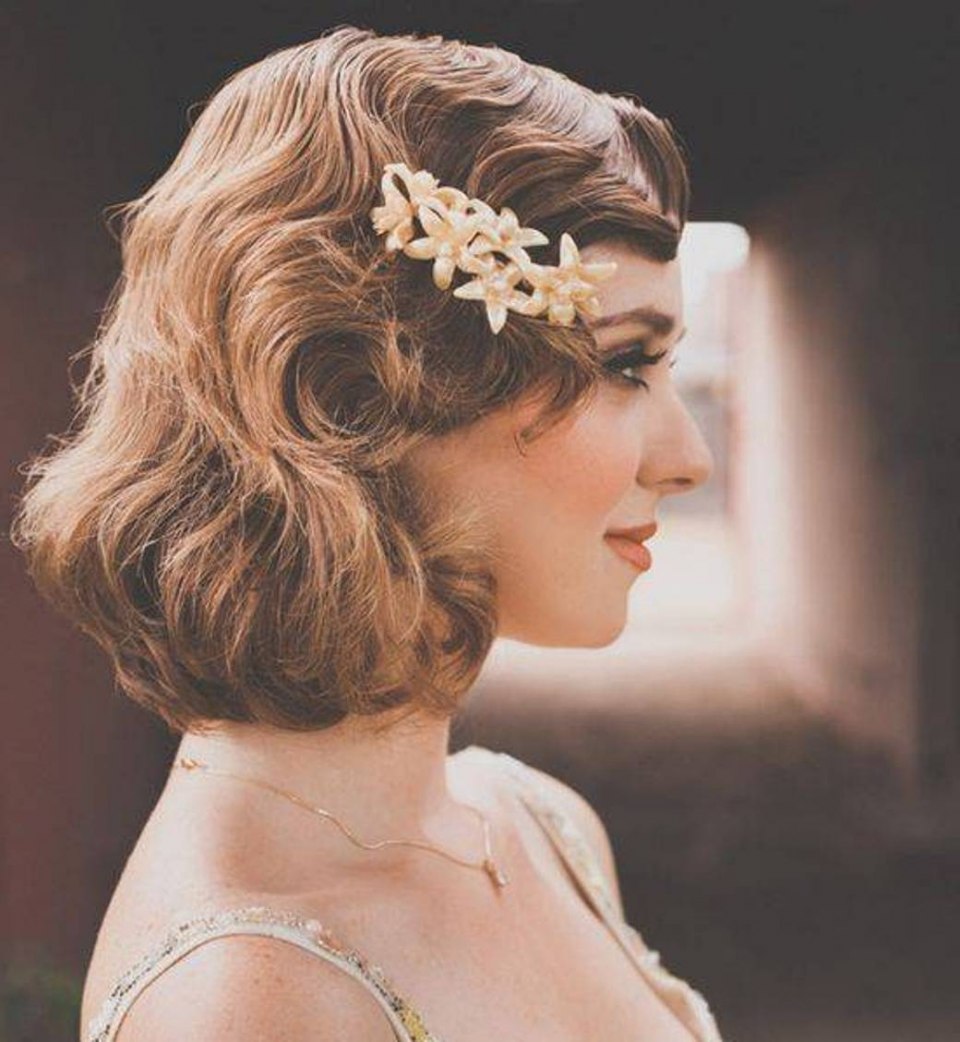 Пучок с валиком на длинные волосы