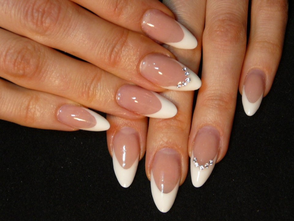 Черный френч миндаль 2021