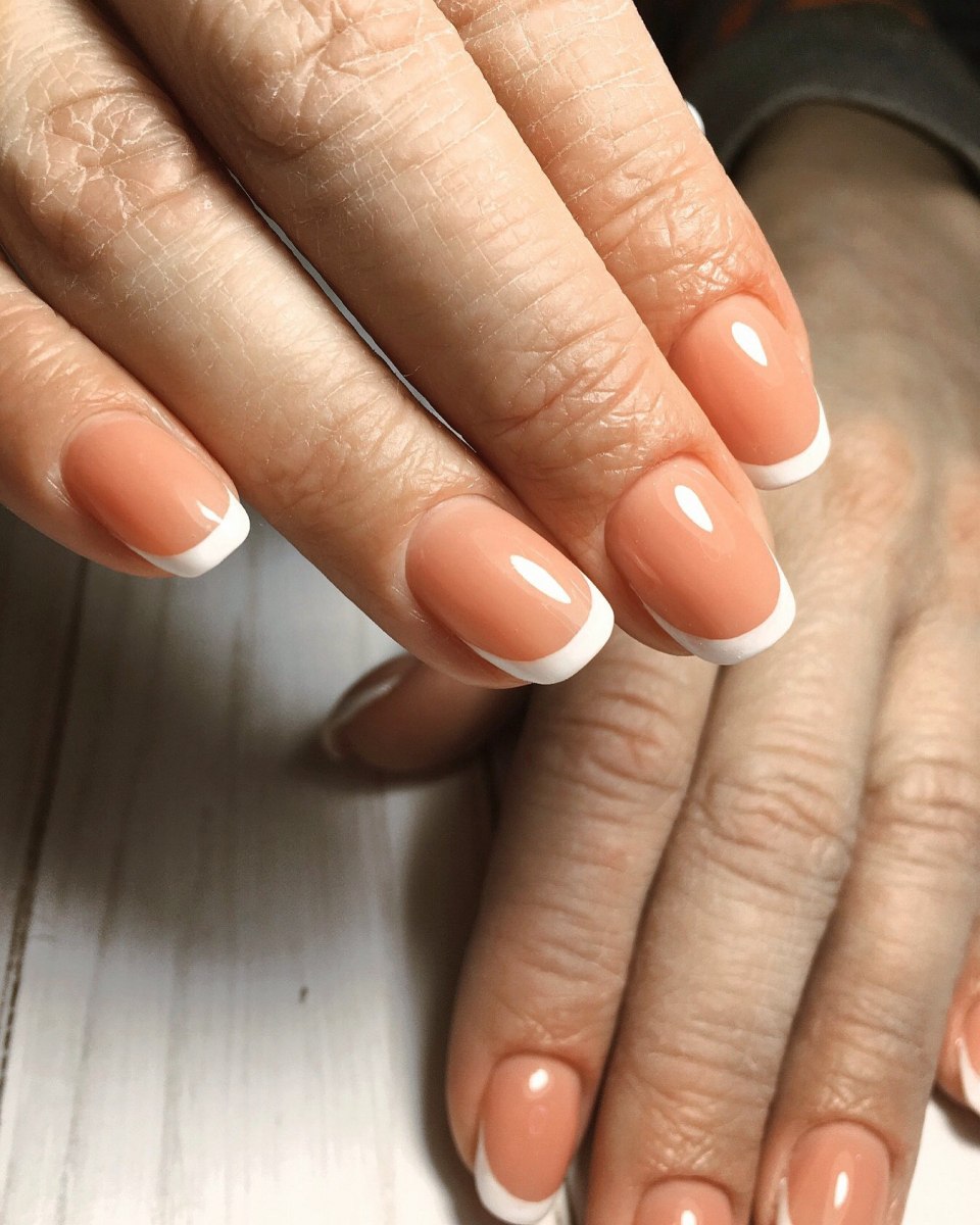 Нюдовый полупрозрачный маникюр