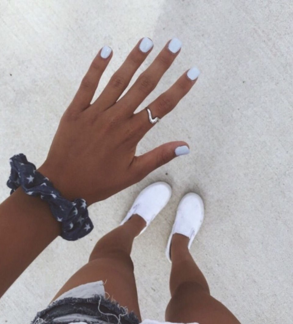 Маникюр на море