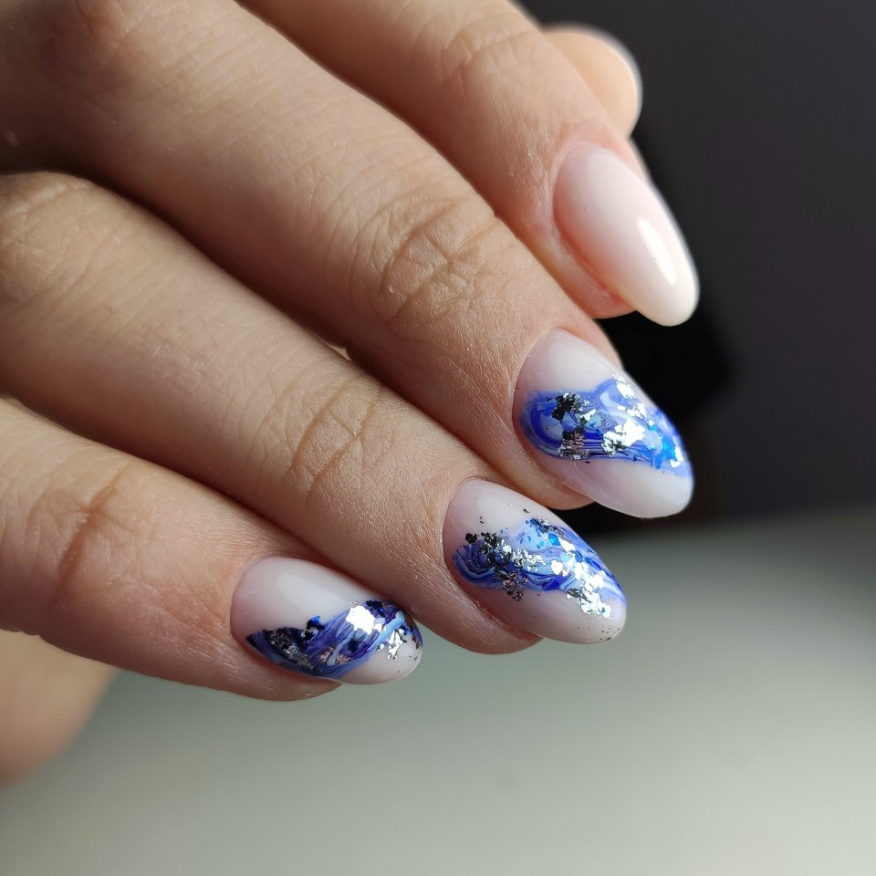 Белый маникюр