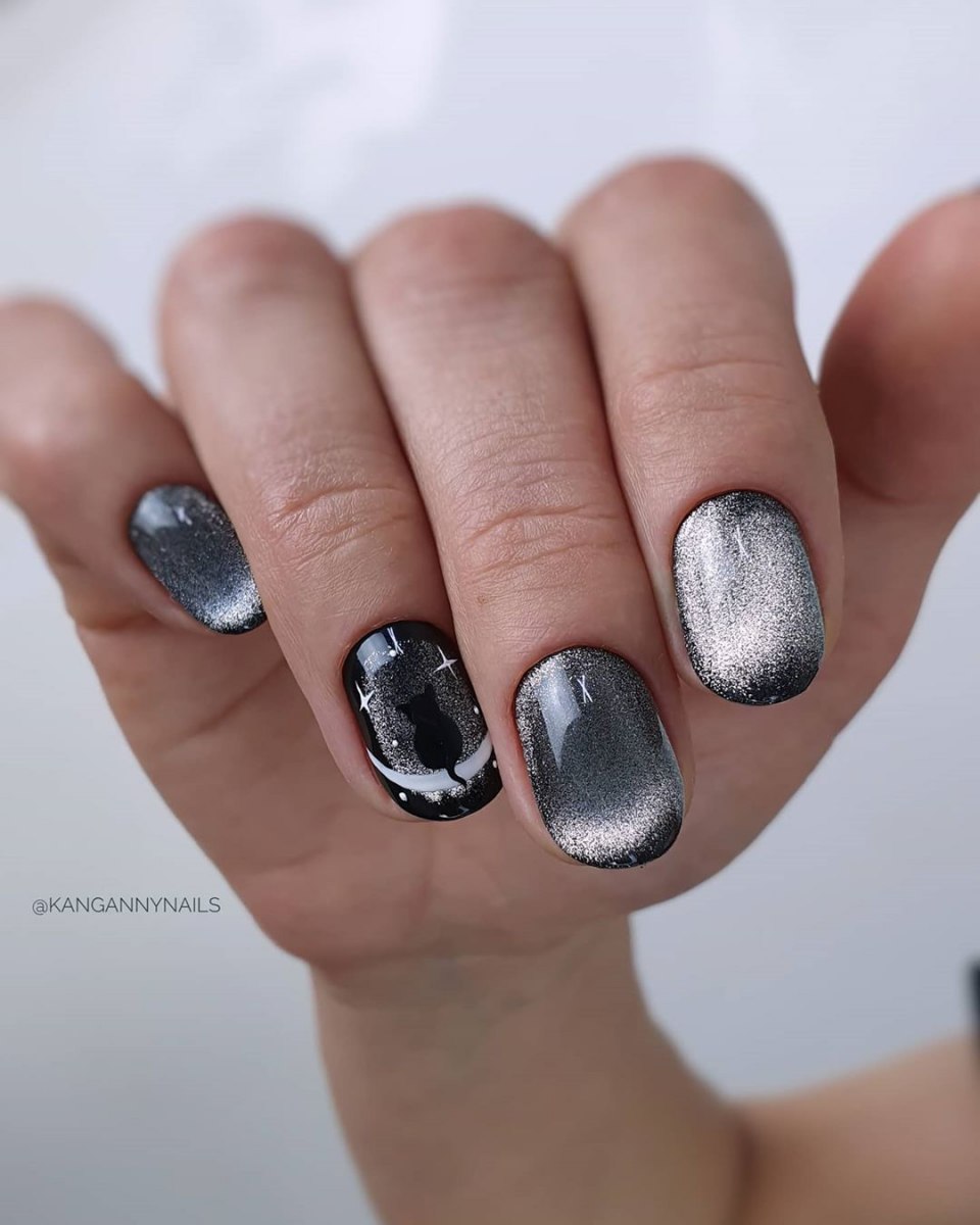 Серебристый маникюр с рисунком