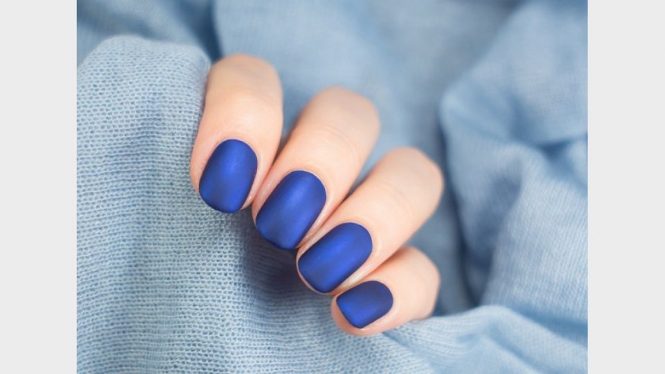 Essie темно синий