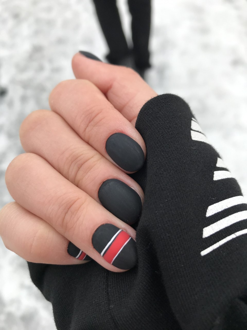 Маникюр на короткие ногти матовый темный