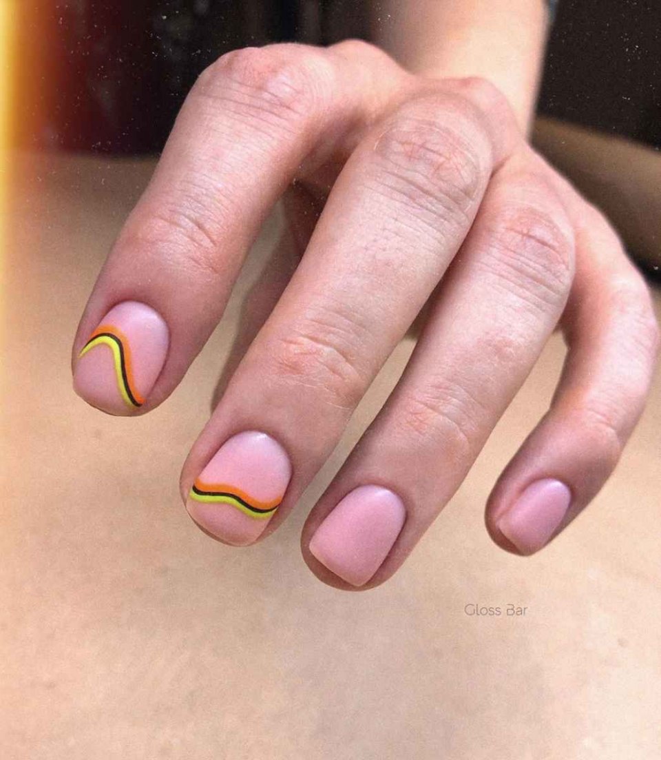 Кислотный френч на короткие ногти