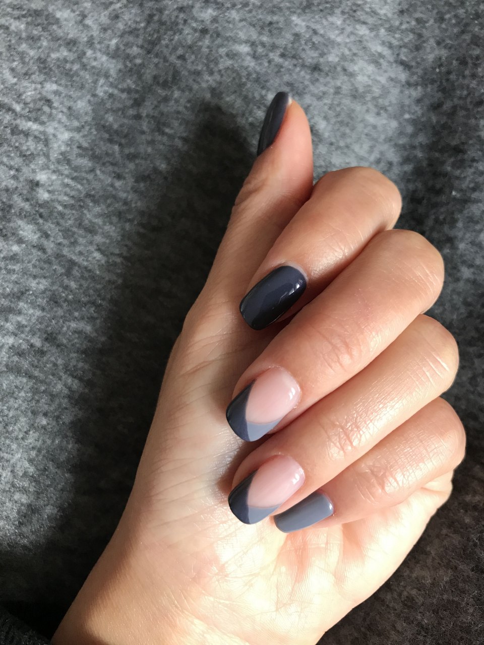 Серый маникюр на короткие ногти