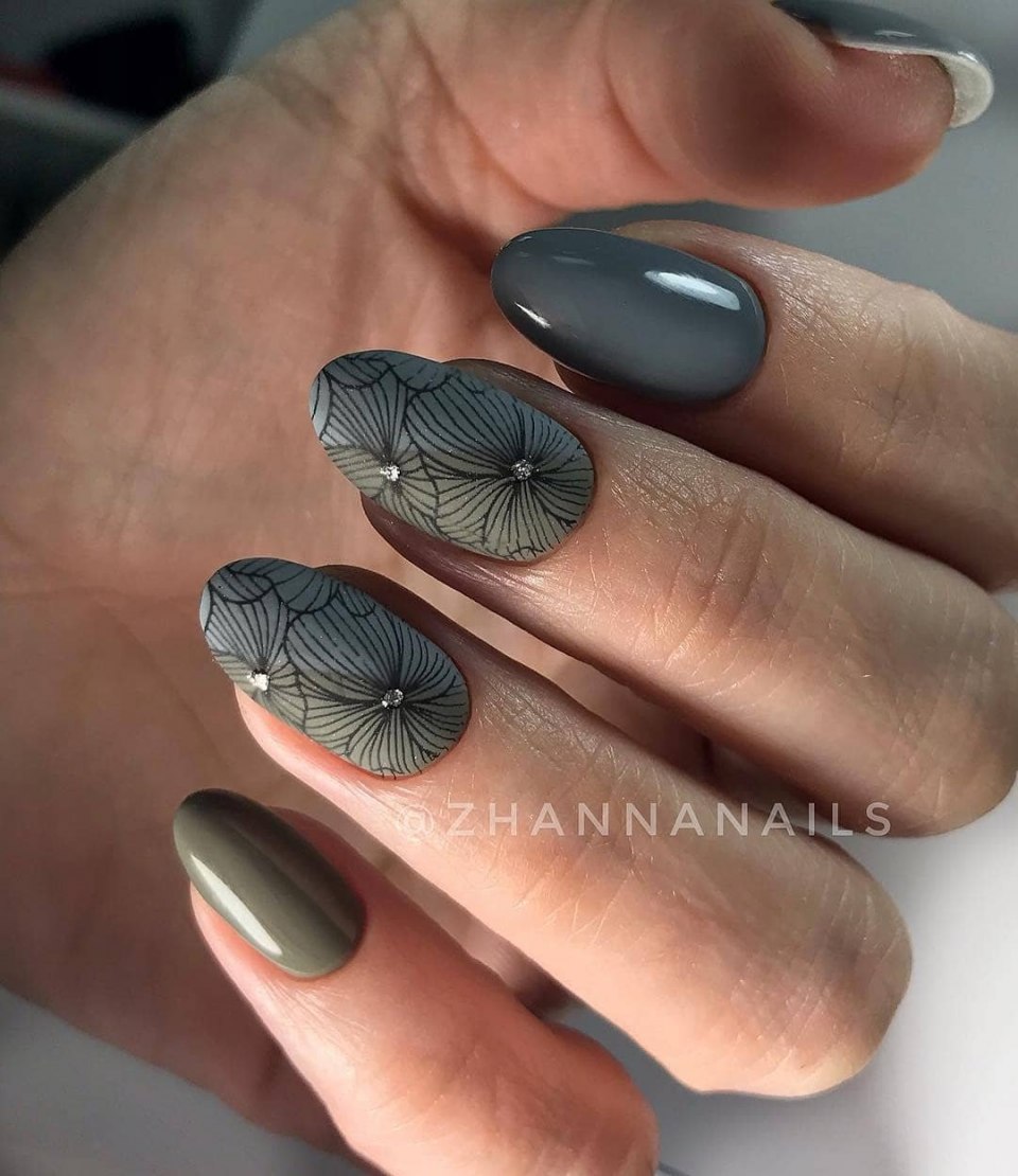 Серый матовый маникюр на короткие ногти